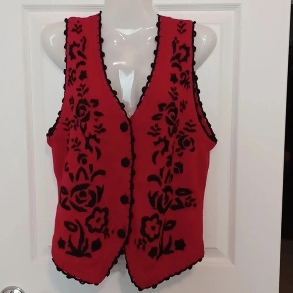 💙🏍red vest with embroidery and cute buttons - Picture 8 of 8